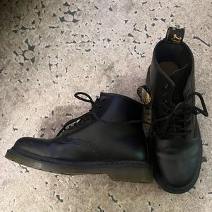 Doc Martens 101 6 Eye Boots: W Size 8